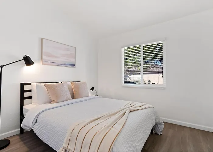 @ Marbella Lane - Modern 4br In *