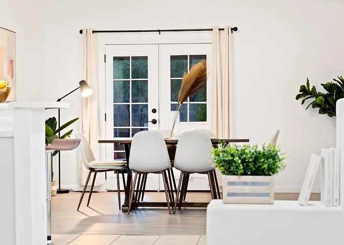 @ Marbella Lane - Modern 4br In