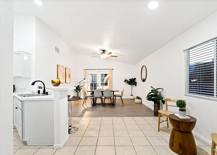 @ Marbella Lane - Modern 4br In Holiday home *
