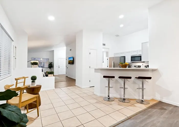 @ Marbella Lane - Modern 4br In Holiday home