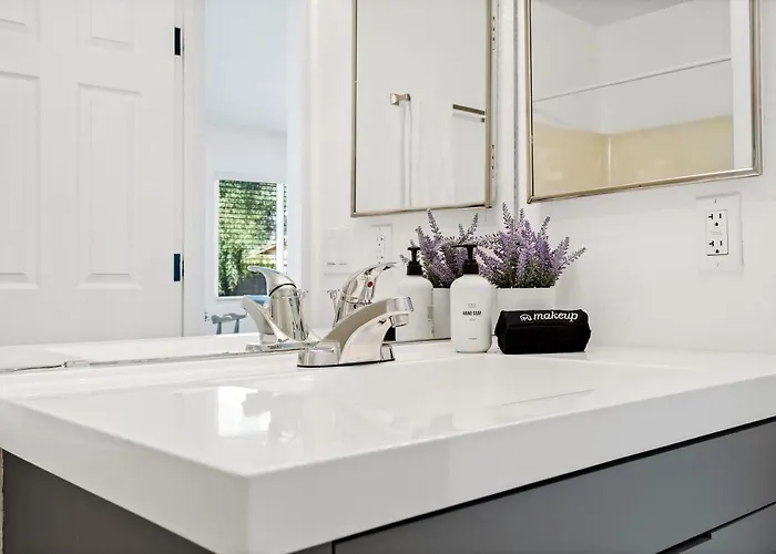 @ Marbella Lane - Modern 4br In