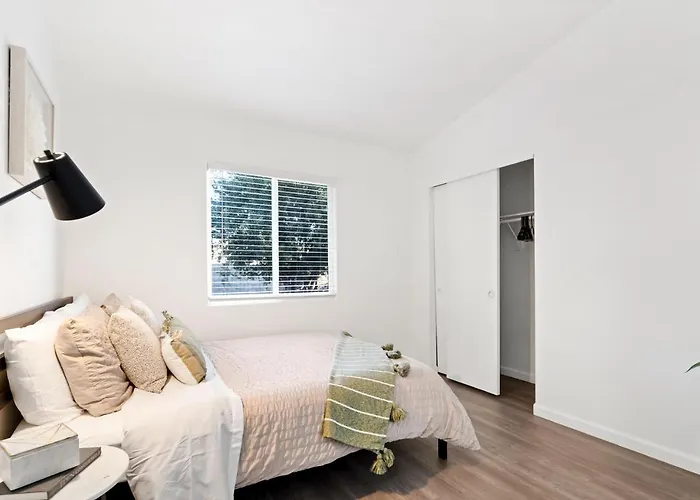 @ Marbella Lane - Modern 4br In