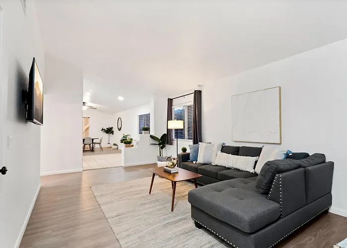 Holiday home @ Marbella Lane - Modern 4br In Oro Valley