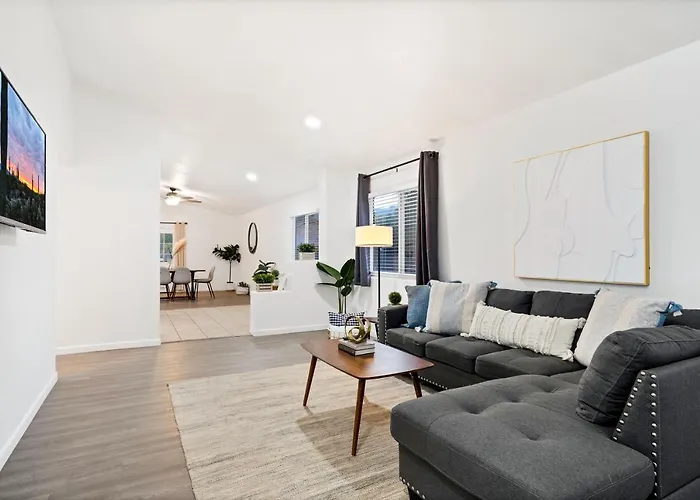 @ Marbella Lane - Modern 4br In Holiday home