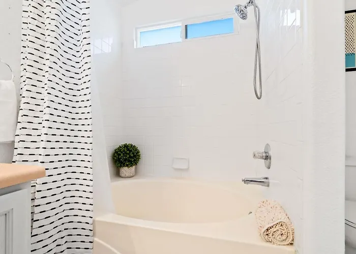 Holiday home @ Marbella Lane - Modern 4br In