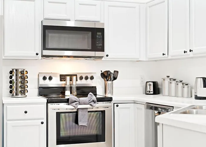 @ Marbella Lane - Modern 4br In *