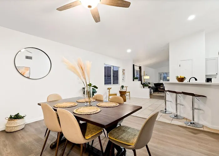Holiday home @ Marbella Lane - Modern 4br In