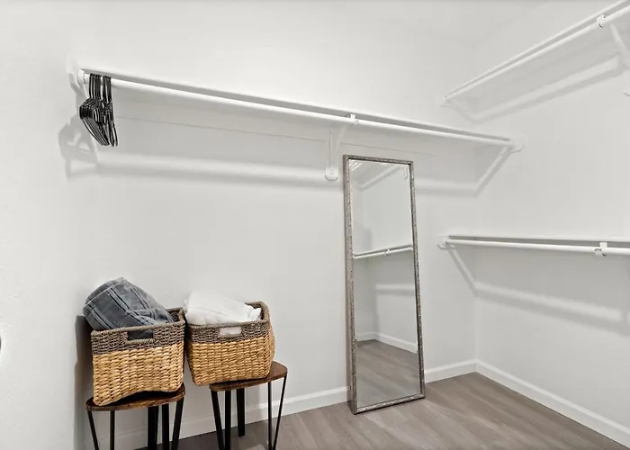 @ Marbella Lane - Modern 4br In Holiday home